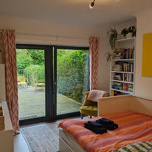 Private With Terrace And Free Parking Homestay Edinburgh