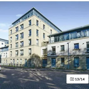 Modern 2 Bedrooms & Two Bathrooms Apartment Edinburgh